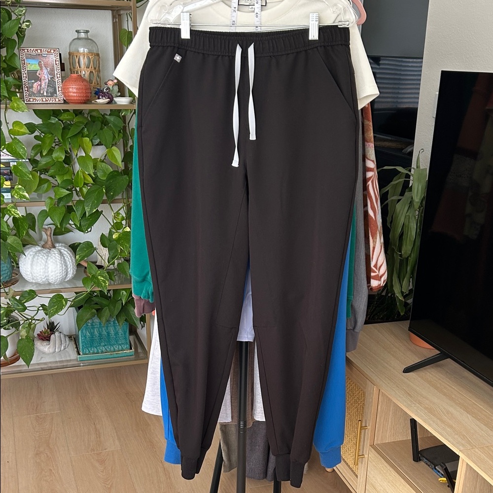 Figs Men’s Tansen Joggers. Size Large.
